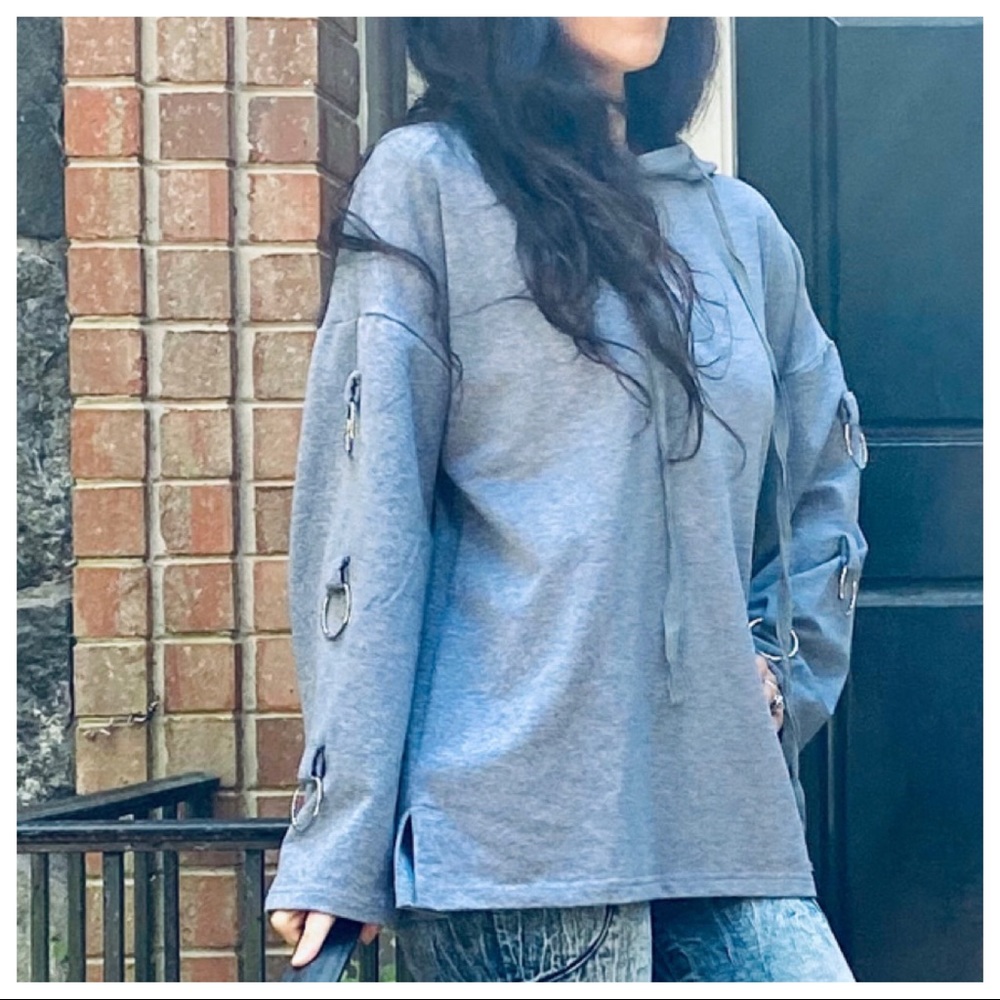 ✨LAST ✨SOFT HOODED SWEATSHIRT WITH SLEEVES DETAIL - Picture 2 of 12
